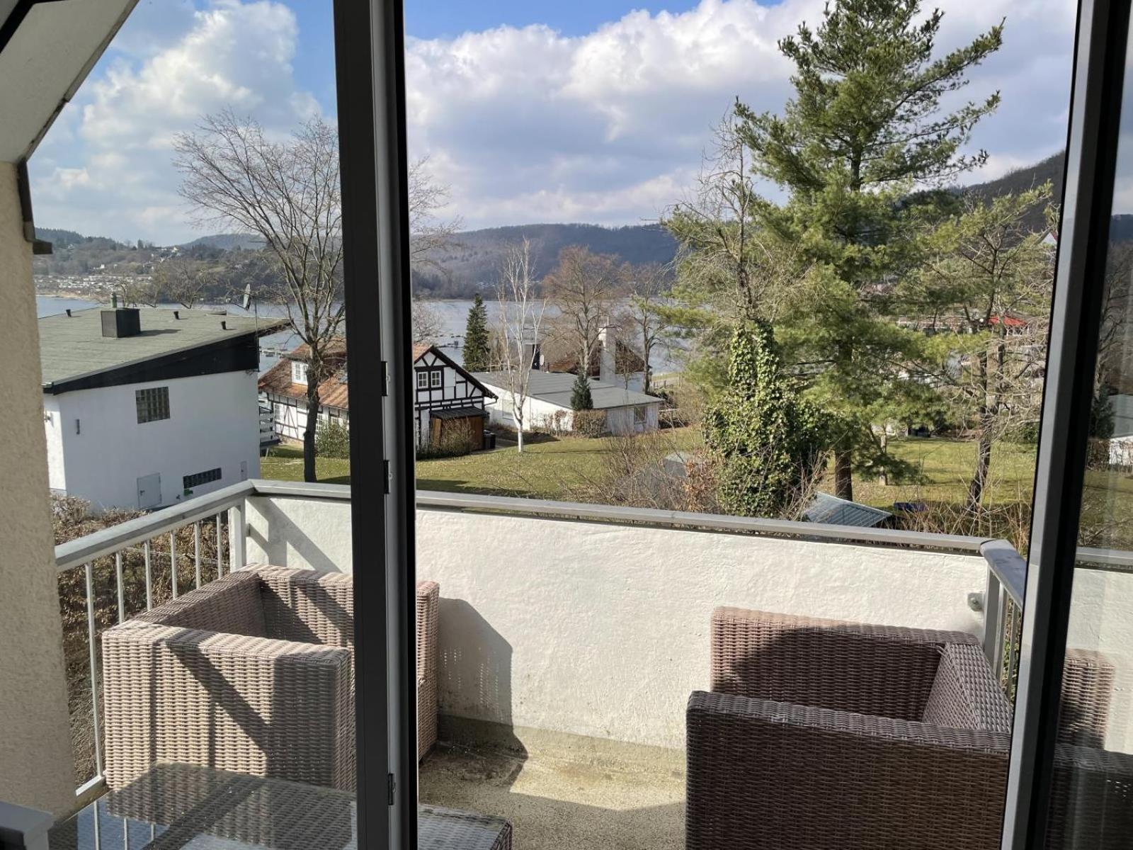 Gemutliche 93M2Fewo Mit 2 Schlafzimmern Und Seitlichem Seeblick Vom Balkon Scheid  Exterior foto